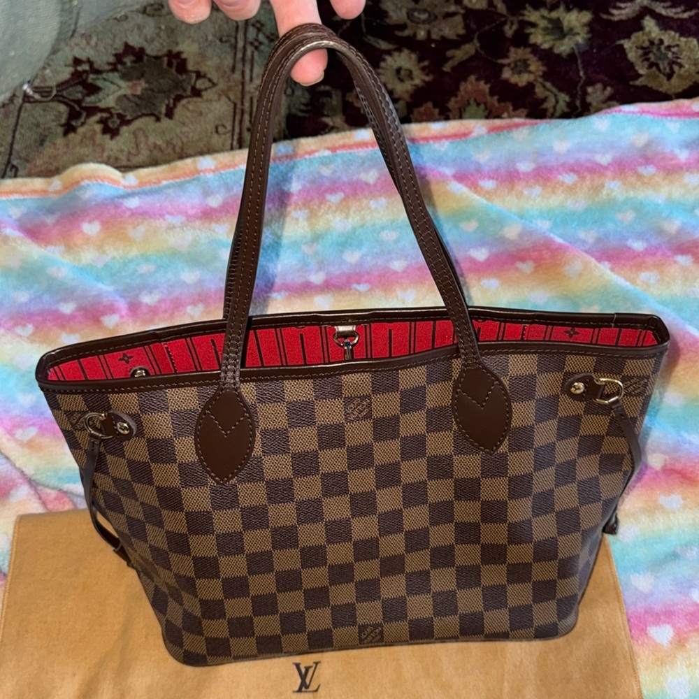 Women’s or Men’s Brand New 10/10 Louis Vuitton Neverfull With COA and Dust bag.